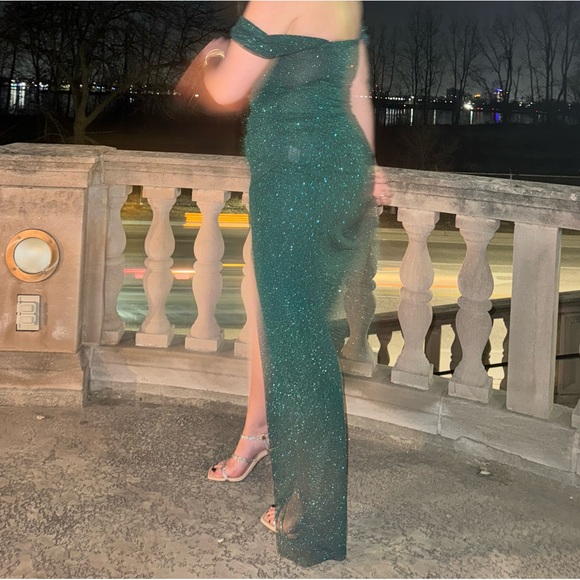 Long sparkle green gala dress - Picture 2 of 2